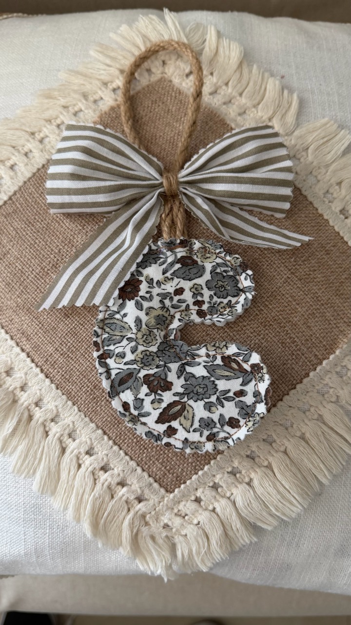 Llavero artesanal personalizado con inicial