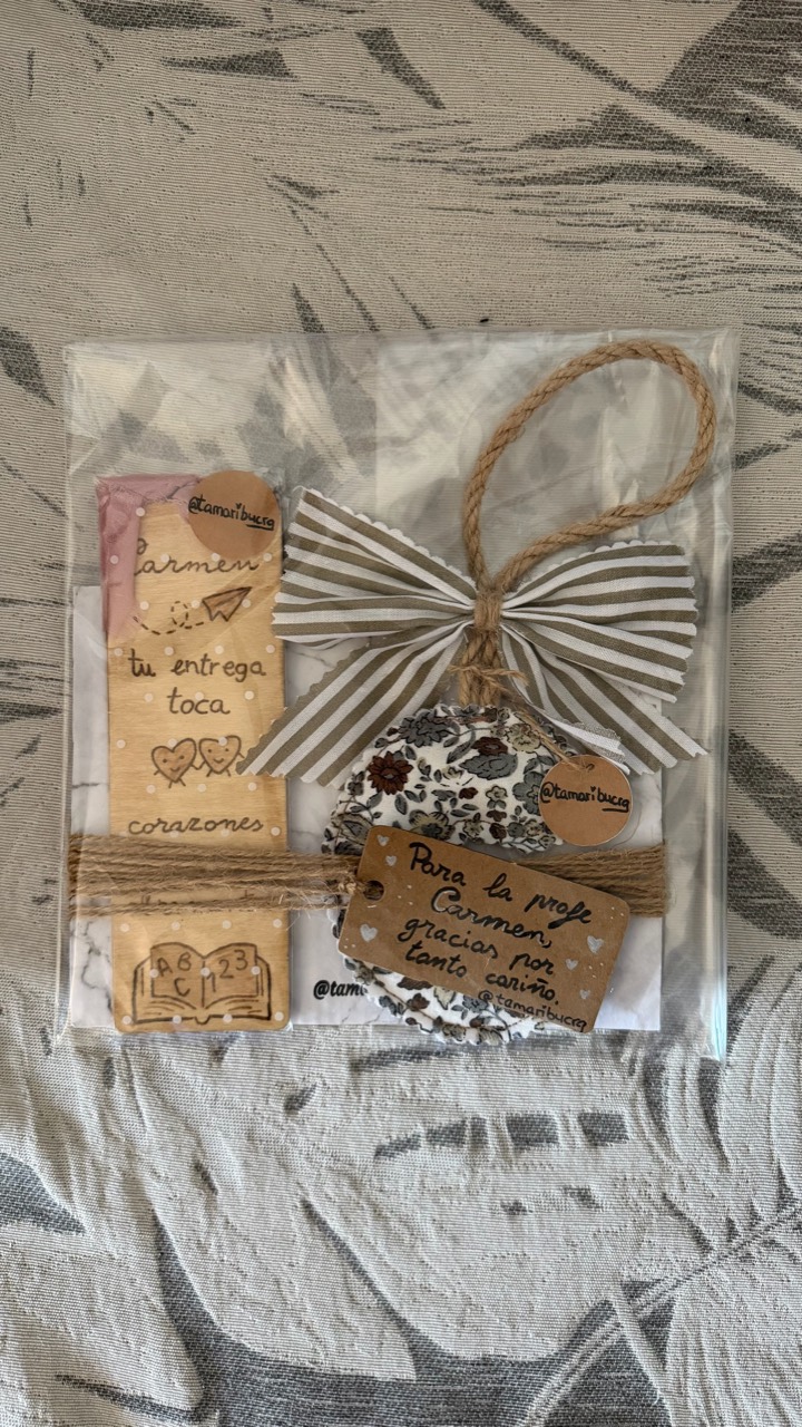 Pack personalizado de marcapáginas y llavero